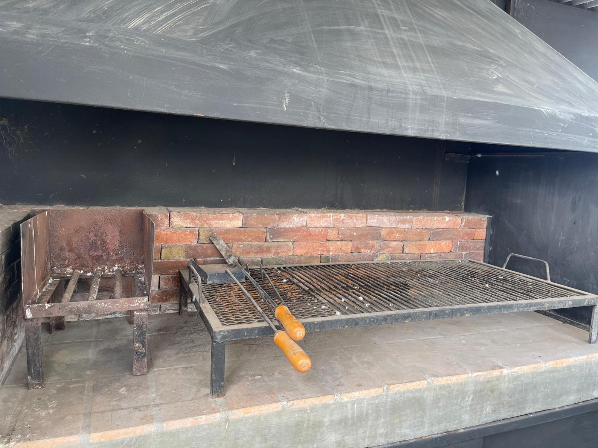 Departamento Con Pileta Y Gran Balcon Terraza Con Quincho Y Asador Propio * Cordoba